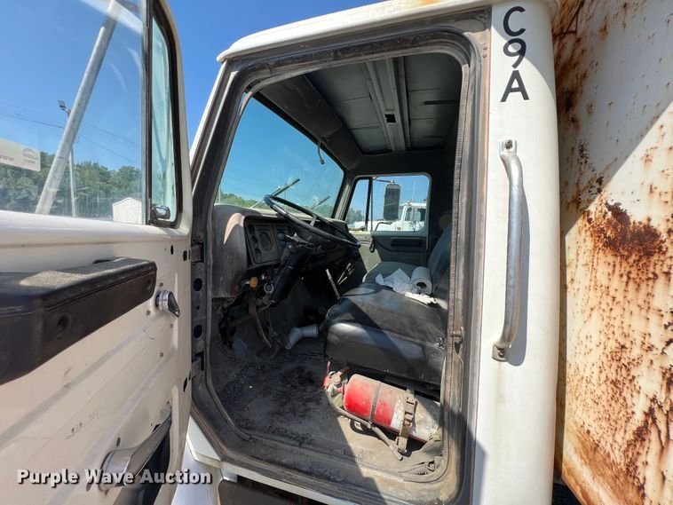 image for item IA9071 1981 International 1854  dump flatbed truck