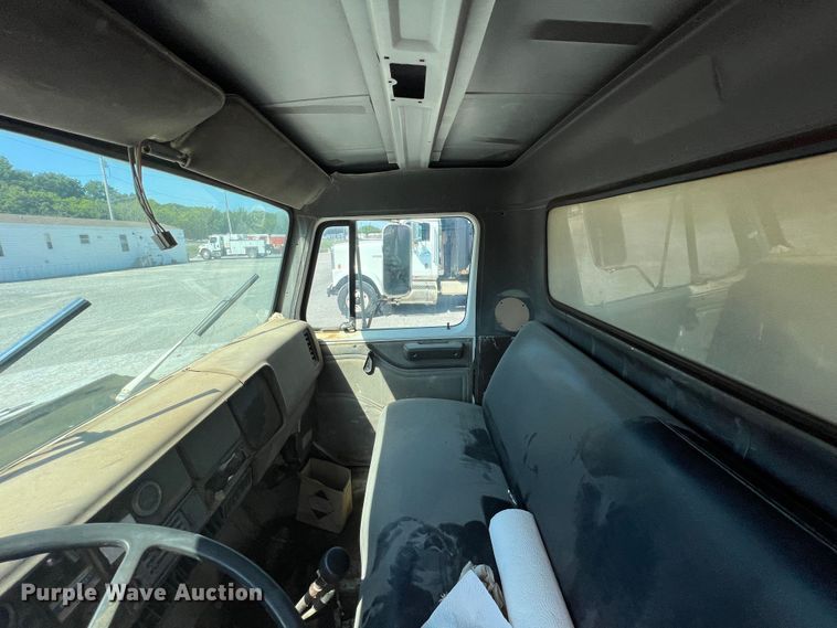 image for item IA9071 1981 International 1854  dump flatbed truck