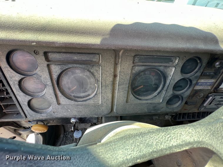 image for item IA9071 1981 International 1854  dump flatbed truck