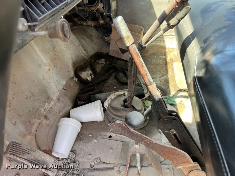 image for item IA9071 1981 International 1854  dump flatbed truck