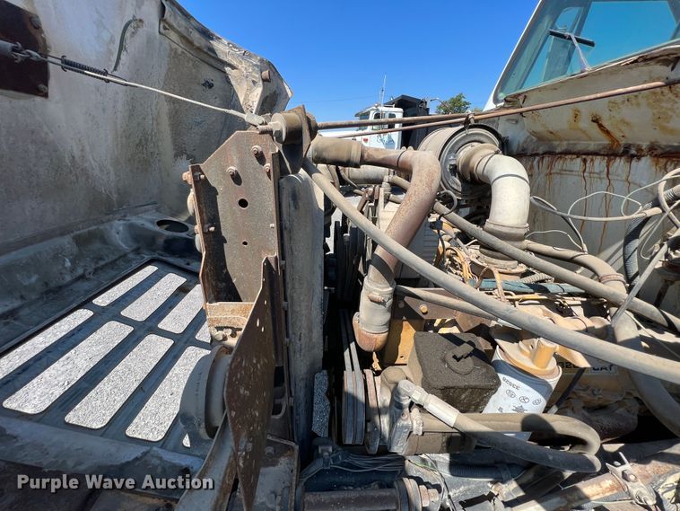 image for item IA9071 1981 International 1854  dump flatbed truck