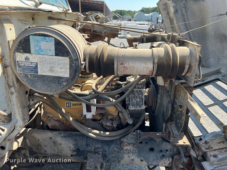 image for item IA9071 1981 International 1854  dump flatbed truck