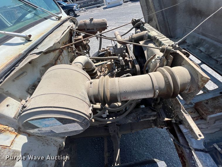 image for item IA9071 1981 International 1854  dump flatbed truck