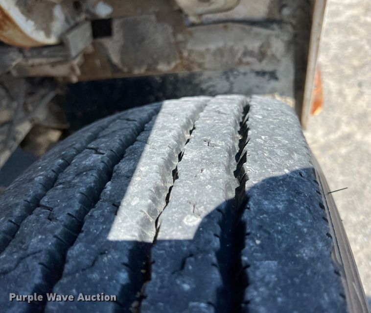 image for item IA9071 1981 International 1854  dump flatbed truck