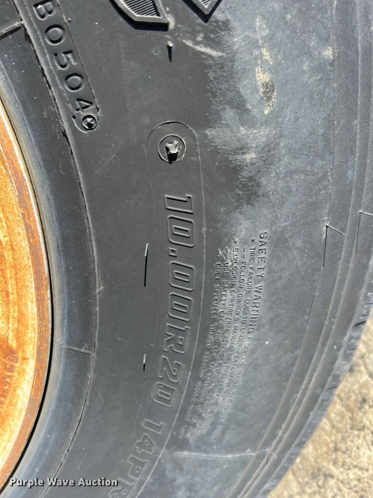 image for item IA9071 1981 International 1854  dump flatbed truck