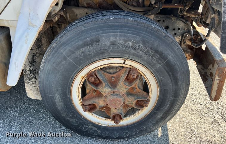 image for item IA9071 1981 International 1854  dump flatbed truck