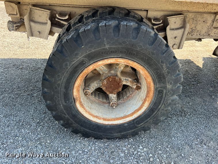 image for item IA9071 1981 International 1854  dump flatbed truck