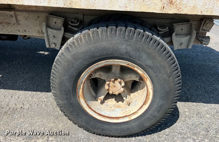 image for item IA9071 1981 International 1854  dump flatbed truck