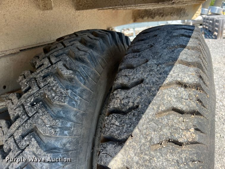 image for item IA9071 1981 International 1854  dump flatbed truck