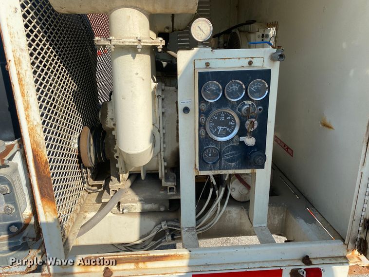 image for item JA9040 2003 Vector 09007  vacuum excavator