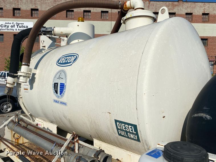 image for item JA9040 2003 Vector 09007  vacuum excavator