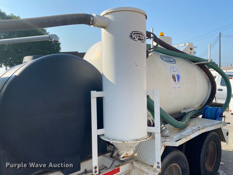 image for item JA9040 2003 Vector 09007  vacuum excavator