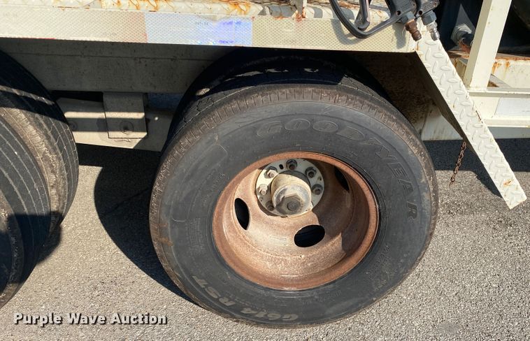 image for item JA9040 2003 Vector 09007  vacuum excavator