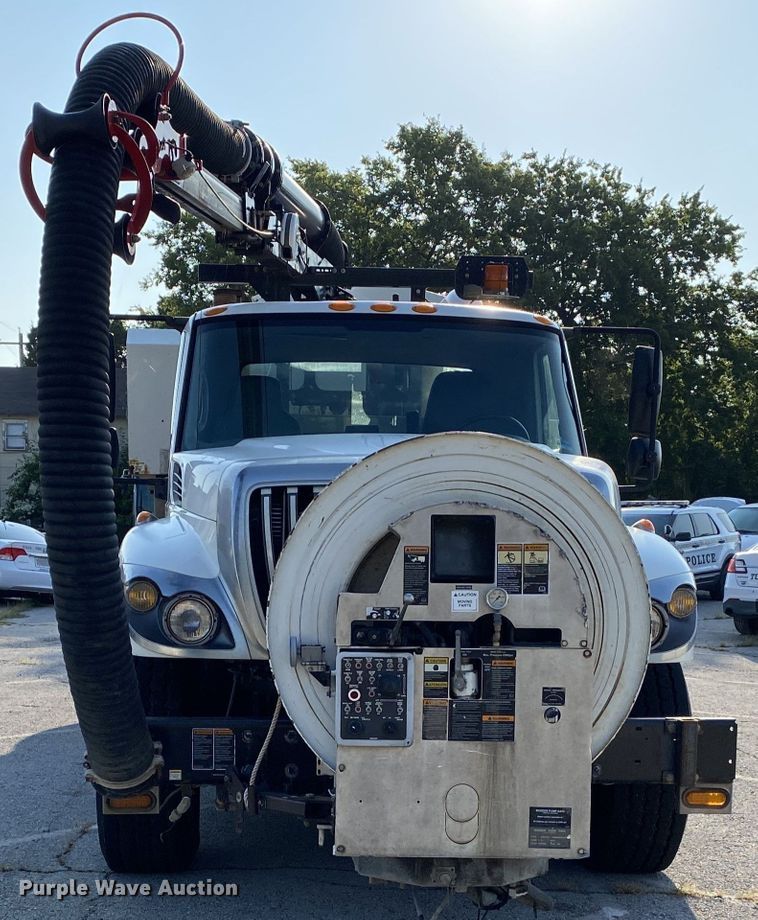 image for item JA9041 2008 International WorkStar 7400  vacuum truck