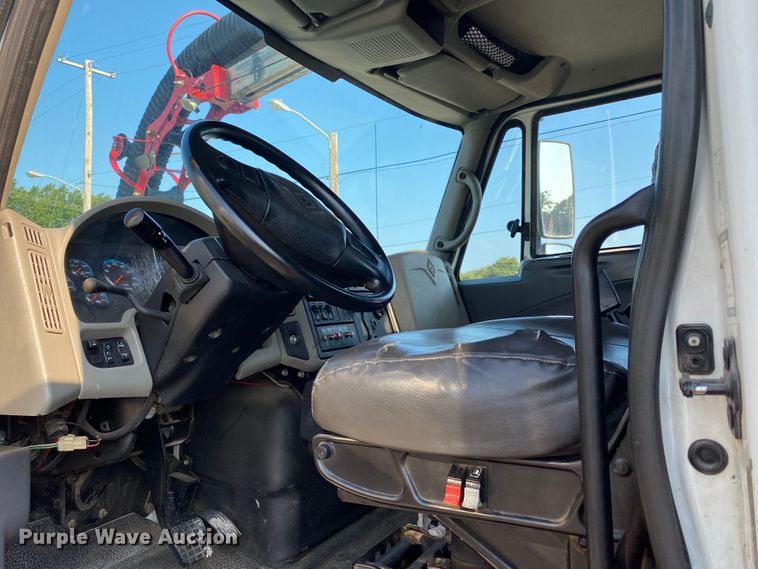 image for item JA9041 2008 International WorkStar 7400  vacuum truck