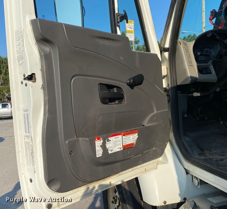 image for item JA9041 2008 International WorkStar 7400  vacuum truck