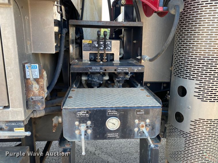 image for item JA9041 2008 International WorkStar 7400  vacuum truck