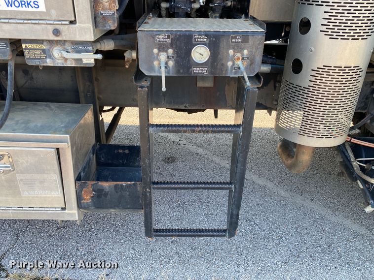 image for item JA9041 2008 International WorkStar 7400  vacuum truck