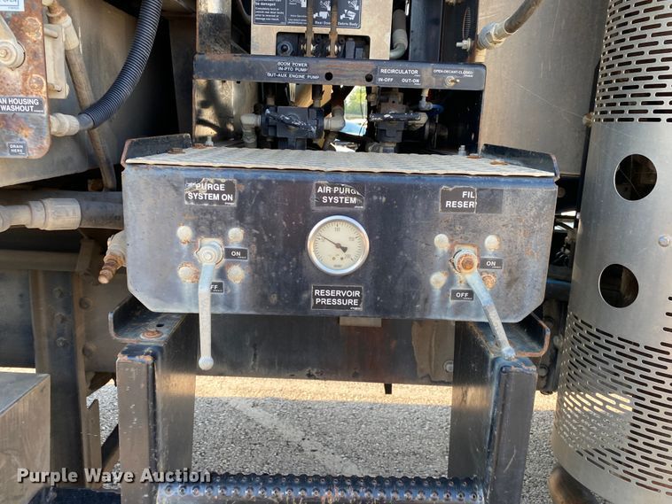 image for item JA9041 2008 International WorkStar 7400  vacuum truck