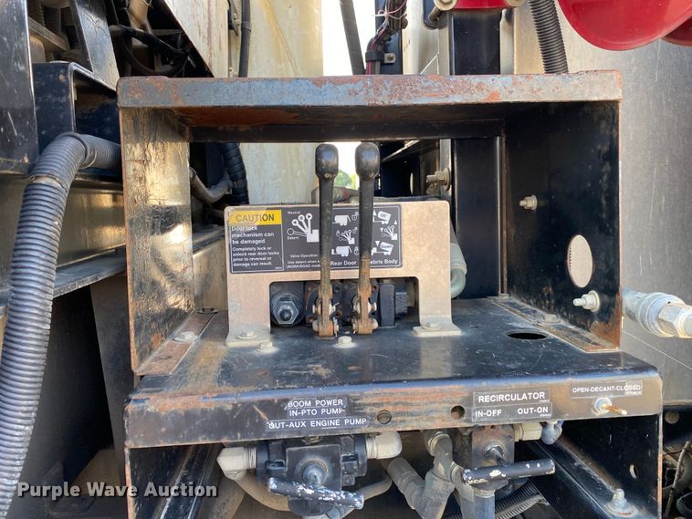 image for item JA9041 2008 International WorkStar 7400  vacuum truck