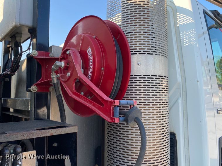 image for item JA9041 2008 International WorkStar 7400  vacuum truck