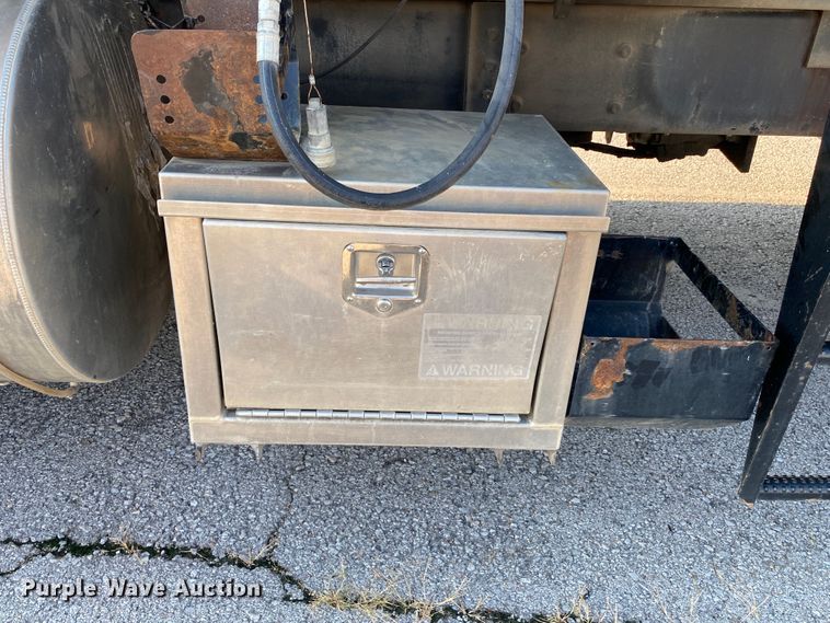 image for item JA9041 2008 International WorkStar 7400  vacuum truck