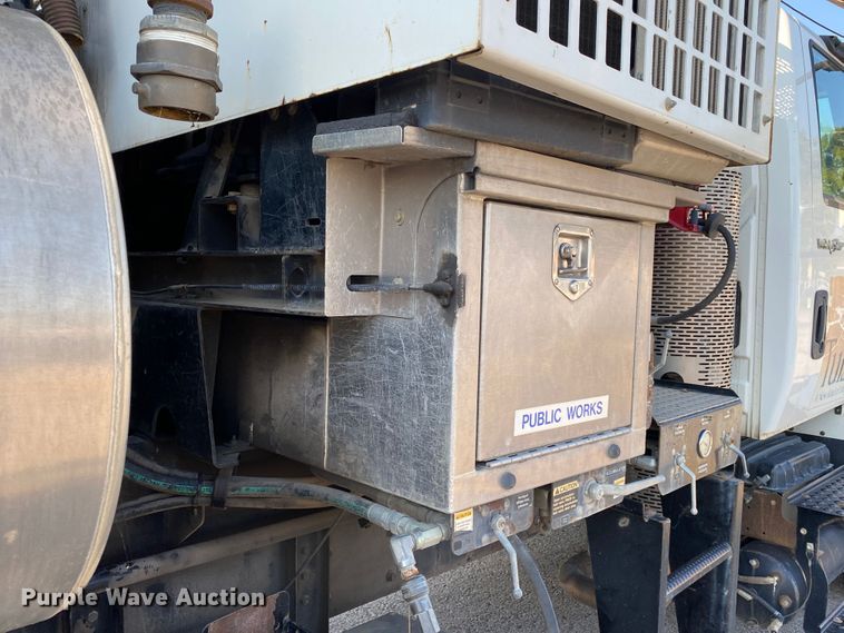 image for item JA9041 2008 International WorkStar 7400  vacuum truck