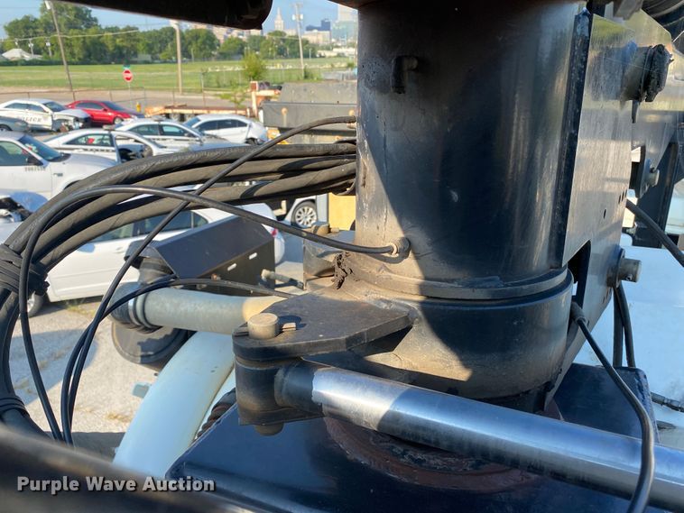 image for item JA9041 2008 International WorkStar 7400  vacuum truck