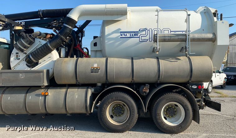 image for item JA9041 2008 International WorkStar 7400  vacuum truck