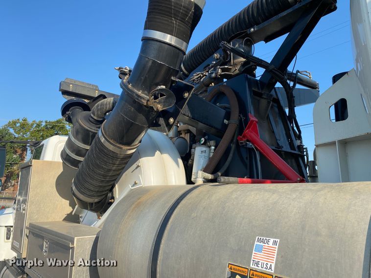 image for item JA9041 2008 International WorkStar 7400  vacuum truck