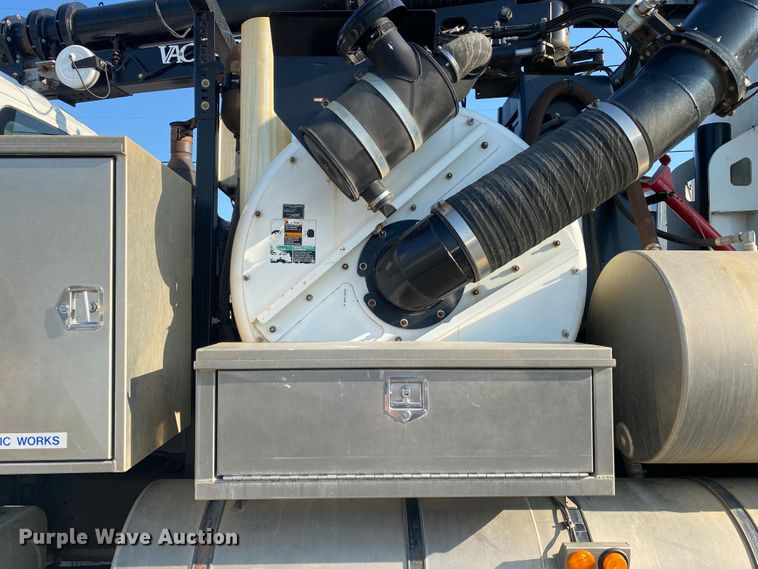 image for item JA9041 2008 International WorkStar 7400  vacuum truck