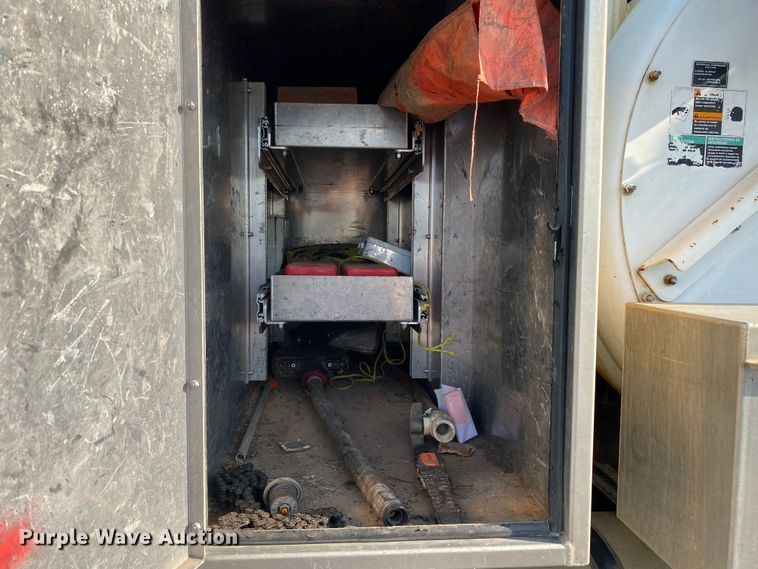 image for item JA9041 2008 International WorkStar 7400  vacuum truck