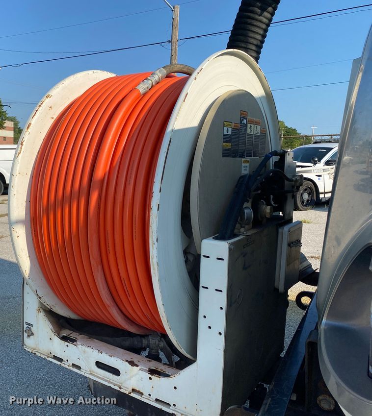 image for item JA9041 2008 International WorkStar 7400  vacuum truck