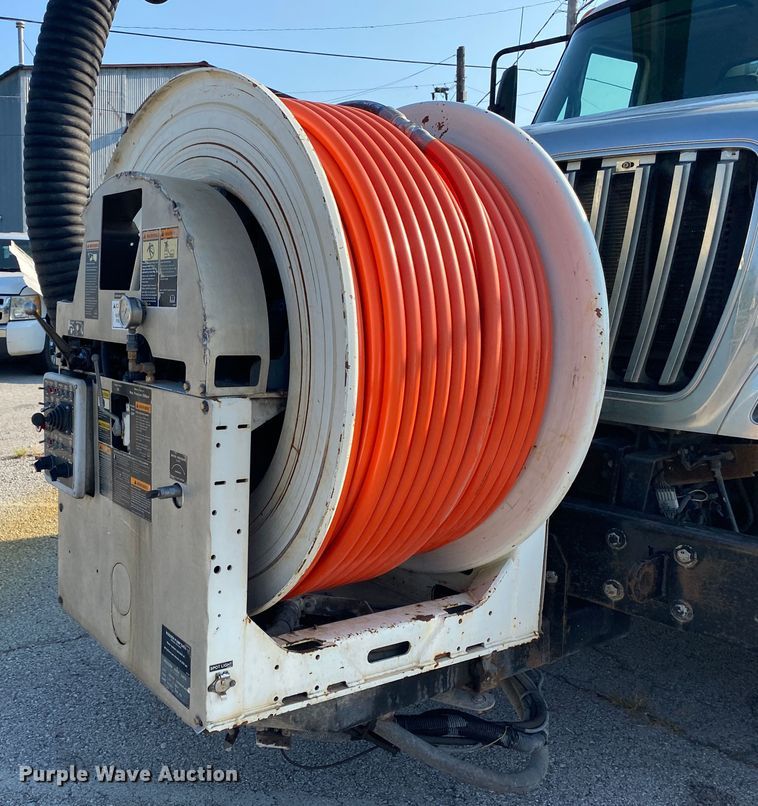 image for item JA9041 2008 International WorkStar 7400  vacuum truck