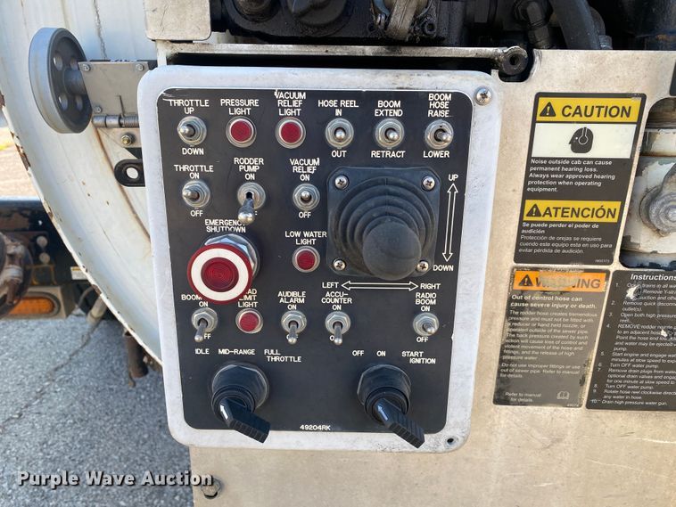 image for item JA9041 2008 International WorkStar 7400  vacuum truck