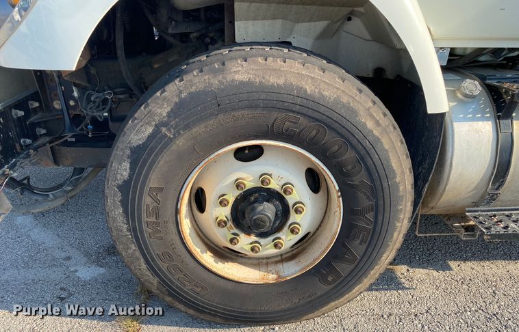 image for item JA9041 2008 International WorkStar 7400  vacuum truck