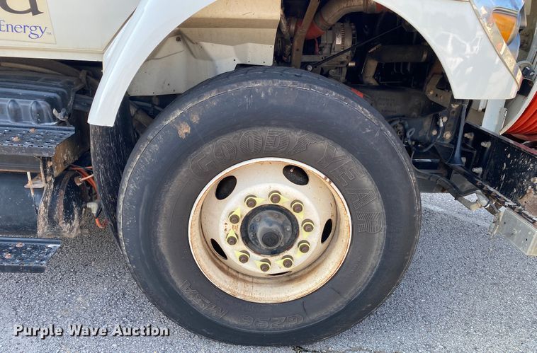 image for item JA9041 2008 International WorkStar 7400  vacuum truck