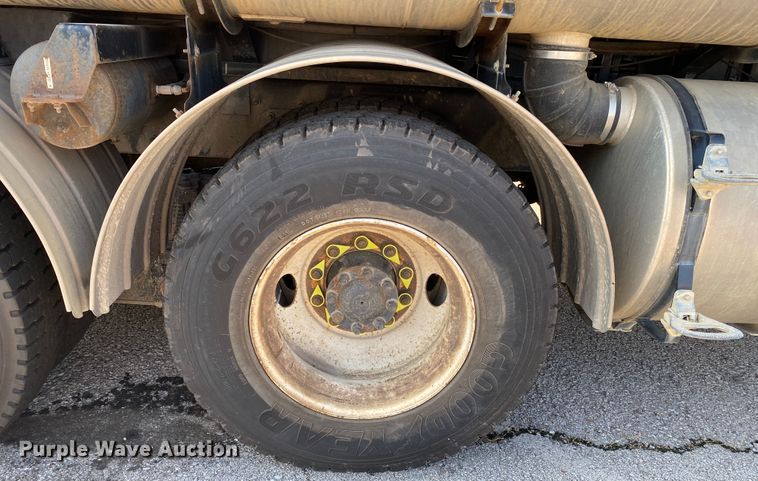 image for item JA9041 2008 International WorkStar 7400  vacuum truck