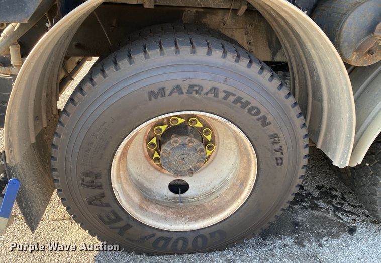 image for item JA9041 2008 International WorkStar 7400  vacuum truck