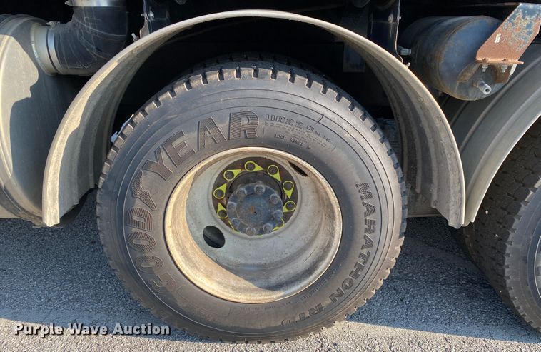 image for item JA9041 2008 International WorkStar 7400  vacuum truck