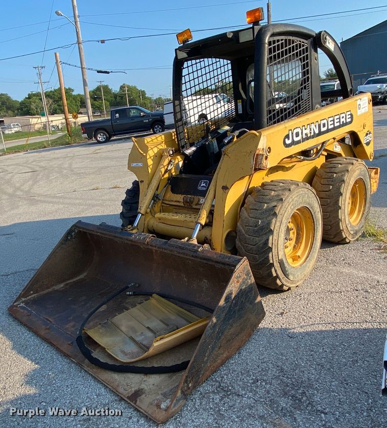 image for item JA9046 2000 John Deere 250  skid steer loader