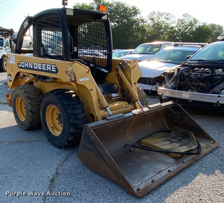 image for item JA9046 2000 John Deere 250  skid steer loader