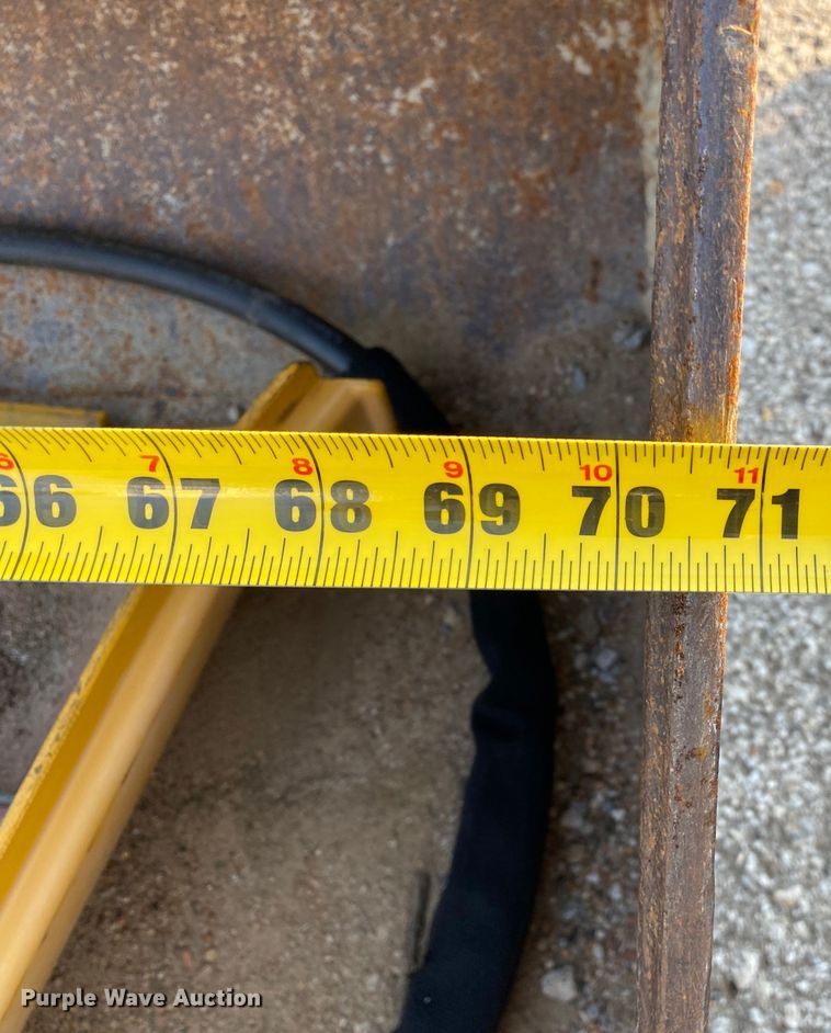 image for item JA9046 2000 John Deere 250  skid steer loader