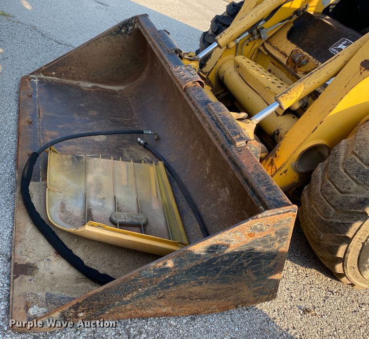 image for item JA9046 2000 John Deere 250  skid steer loader