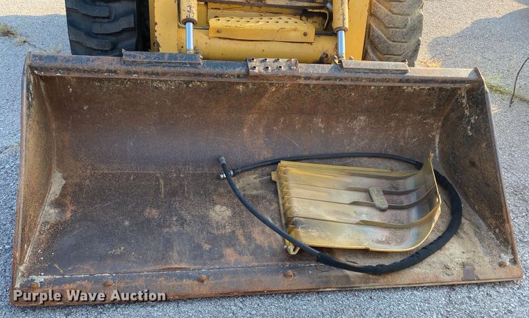 image for item JA9046 2000 John Deere 250  skid steer loader