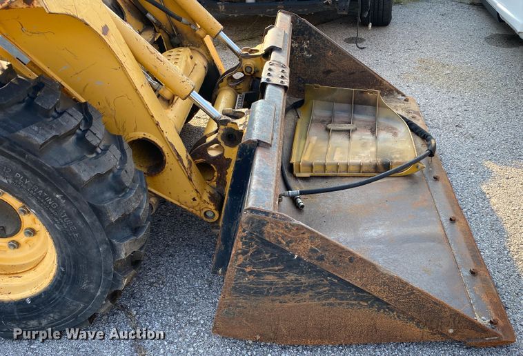 image for item JA9046 2000 John Deere 250  skid steer loader