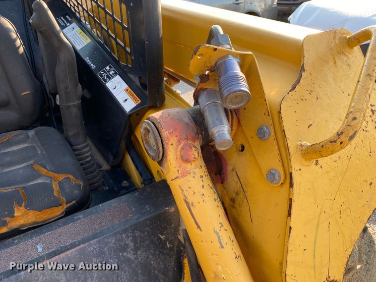 image for item JA9046 2000 John Deere 250  skid steer loader