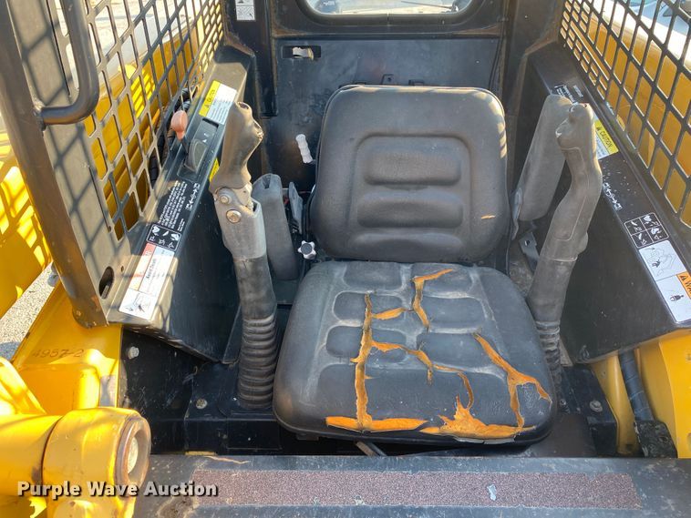 image for item JA9046 2000 John Deere 250  skid steer loader