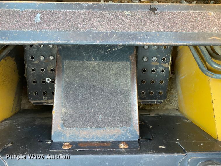 image for item JA9046 2000 John Deere 250  skid steer loader