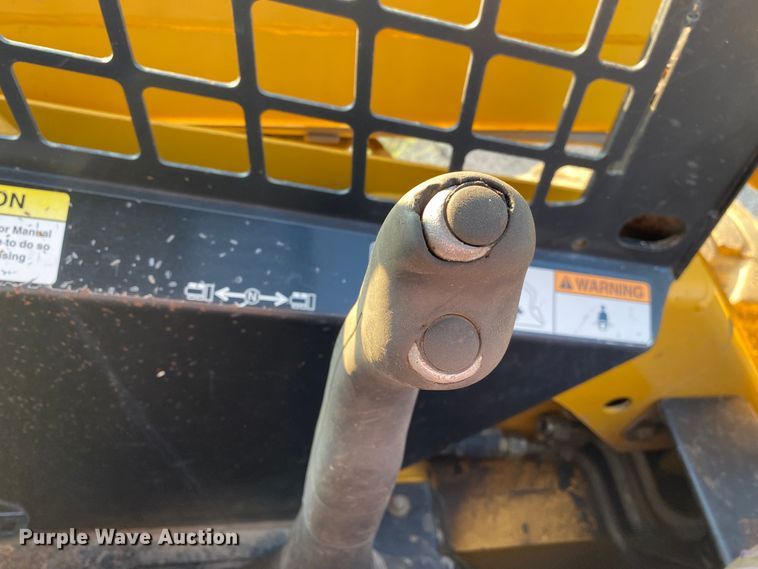 image for item JA9046 2000 John Deere 250  skid steer loader